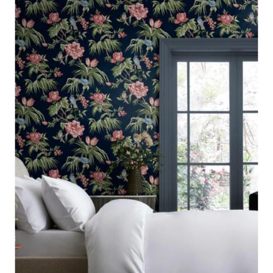 elegans sotetkek alapu virag madar mintas tapeta szines rozsaszin kek zold barna minta kastely villa vintage otthon romantikus etkezo kavezo szalon kozmetika dekoracio.jpg